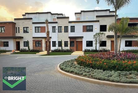 Smart Investment Deal in Azzar! villa 225m - 5 bedrooms - fully finished + AC's Kitchen with equipments - very low price in azzar new cairo