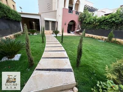 توين هاوس مميز نصف مفروش للإيجار في كمبوند ميفيدا
