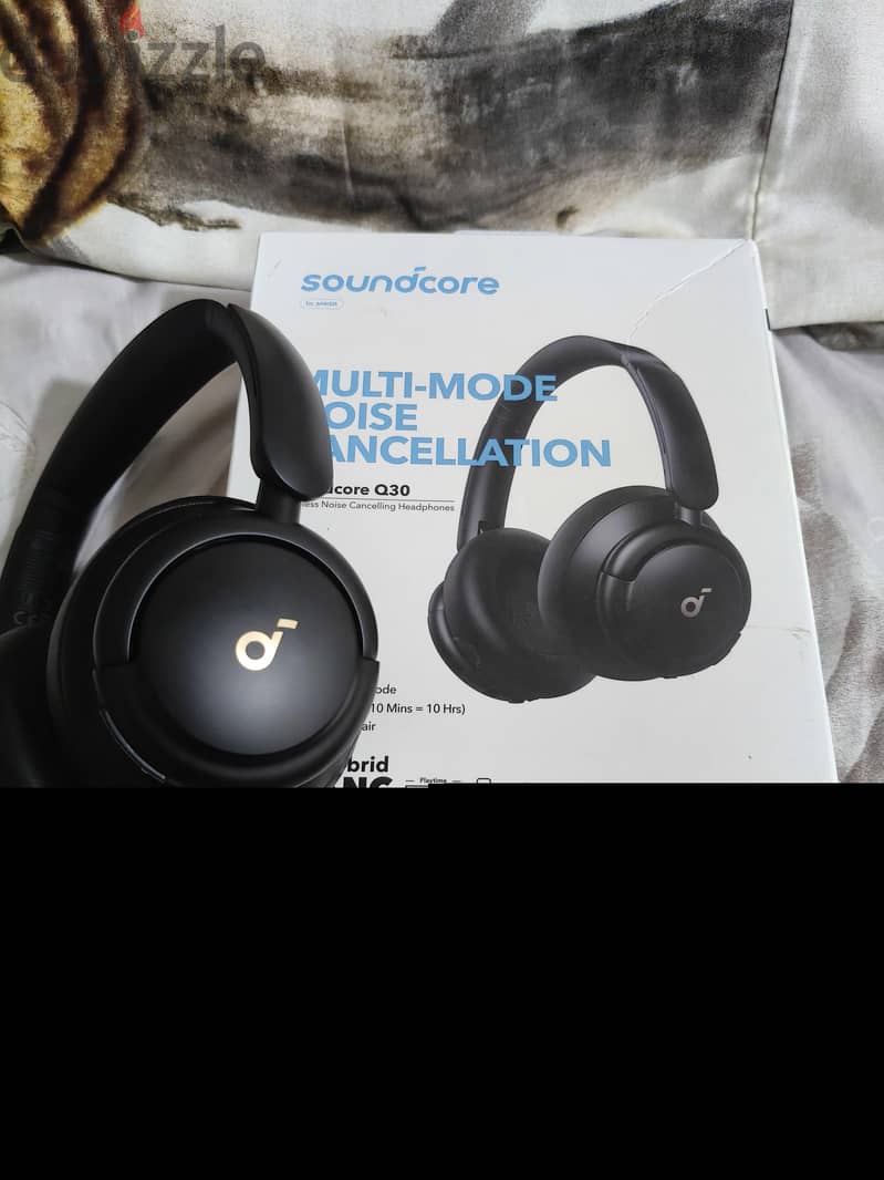  Soundcore Q30 by Anker 1