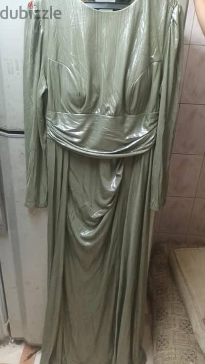فستان مناسبه للبيع استعمال مره وحده فقط