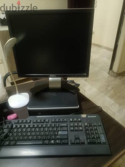 جهاز كمبيوتر بكل مشتملاته ويوجد معاه طابعة hplaser jet
