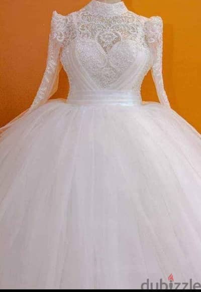 فستان لبسه واحده