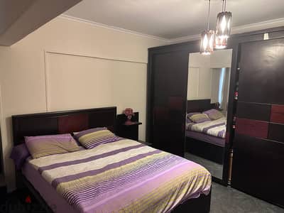 غرفه نوم للبيع خشب زان طبيعي 2 كومود سرير 200*160 + تسريحه