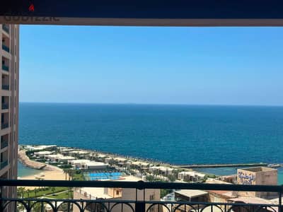 ٢٠٠م مفروش مكيف اول سكن بابراج فورسيزون ٣ غرف وريسبشن ٣ ق فيو بحر بسان ستفانو