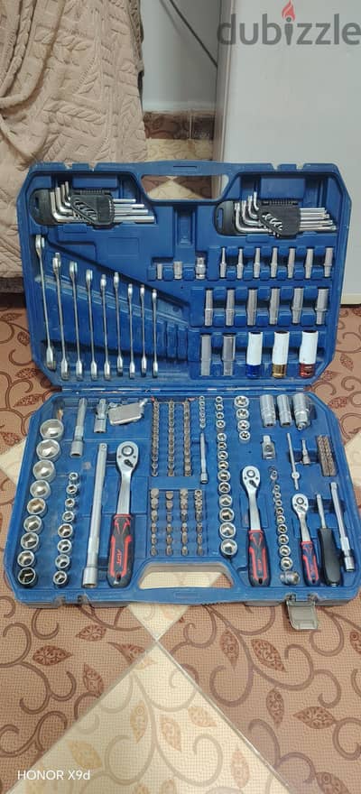 شنطة عده + شنيور+صاروخ+ أركت  بحالة الزيرو