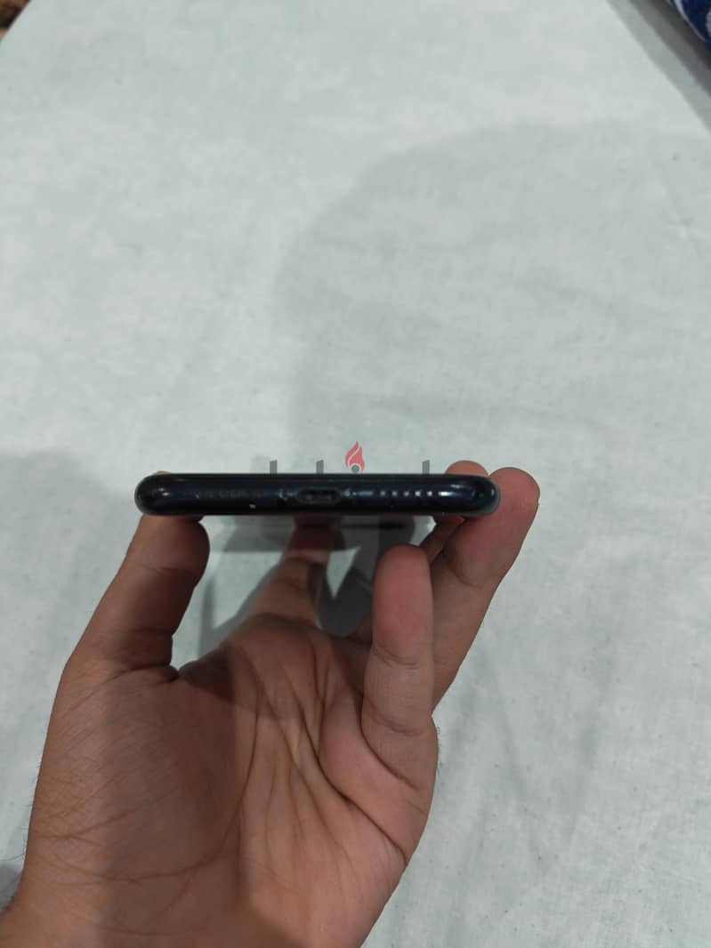 Apple - iPhone XR 4