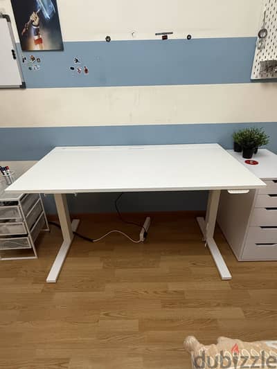 مكتب IKEA كهربائي مقاس 140x80 سم