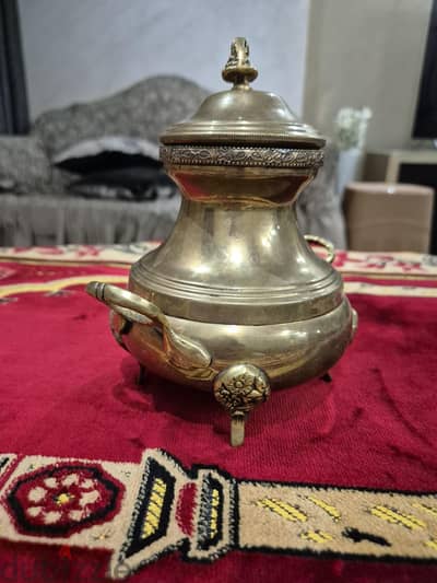 نحاس قديم بحاله جيده جدا