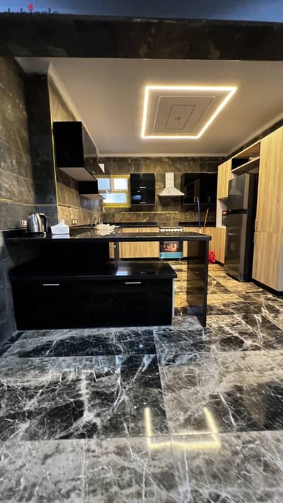 Apartment for rent, furnished, Crystal Plaza compound, Zahra, Maadi. The apartment is fully furnished, all new. The apartment has 3 rooms, 2 bathrooms, including a master room. The entire compound is equipped with swimming pools and 24-hour security.