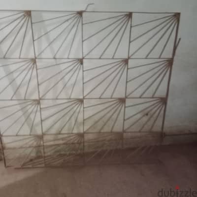 برواز حماية حديد