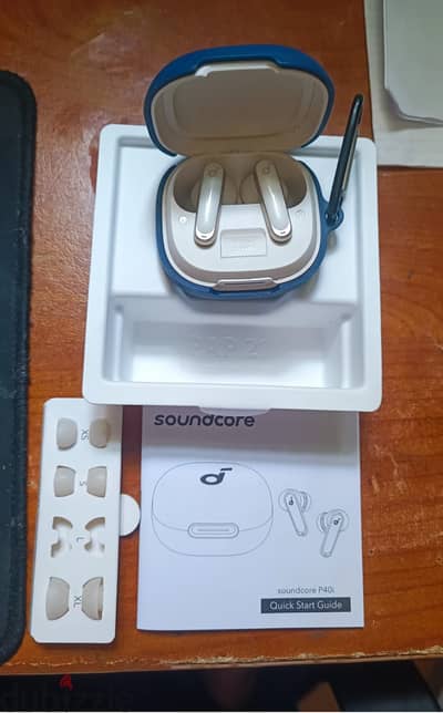 Anker Soundcore P40i + cover