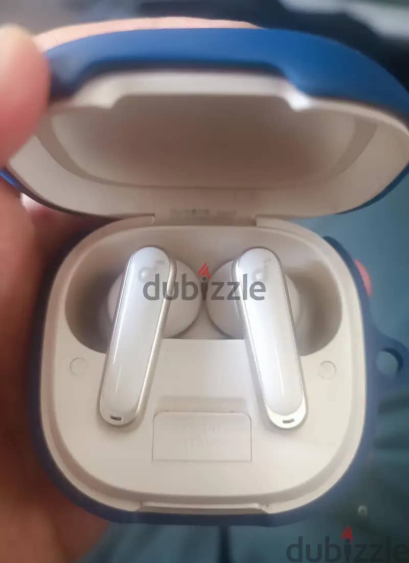 Anker Soundcore P40i + cover 1