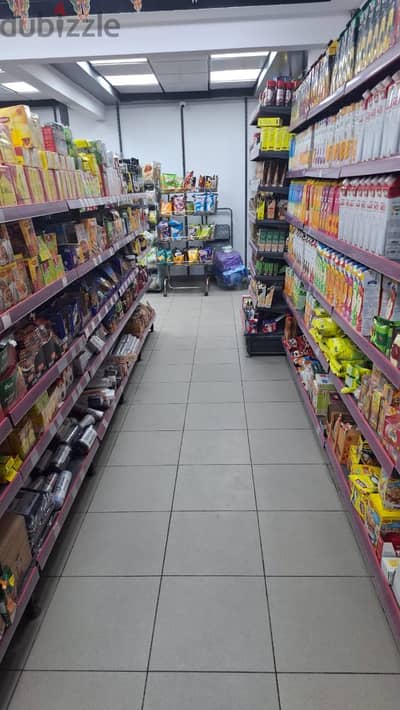 سوبر ماركت كامل بالمعدات للبيع