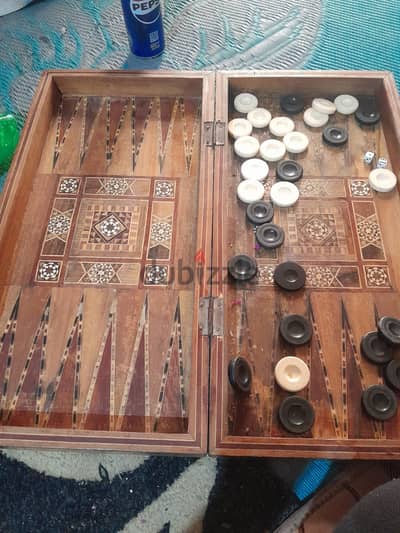 طاولة ارابيسك صدف