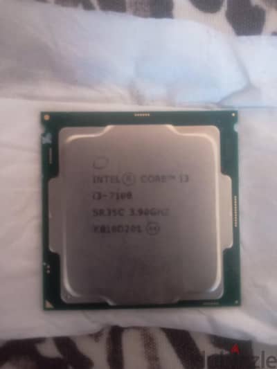 Intel Core i3-7100 الجيل السابع | 3.9GHz | مستعمل بحالة ممتازة 