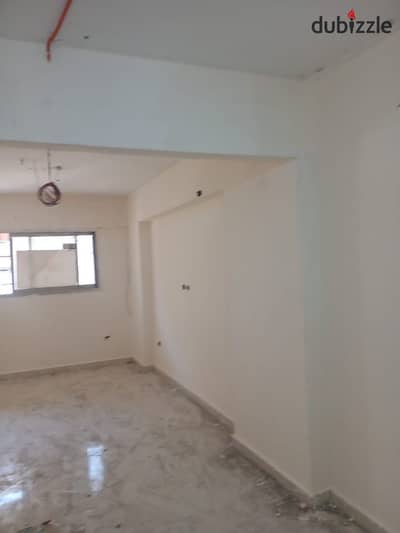 100 sq m apartment for sale, suitable for administrative or residential use. Corner location on Manisha El Tahrir Street and Ain Shams Street, opposit