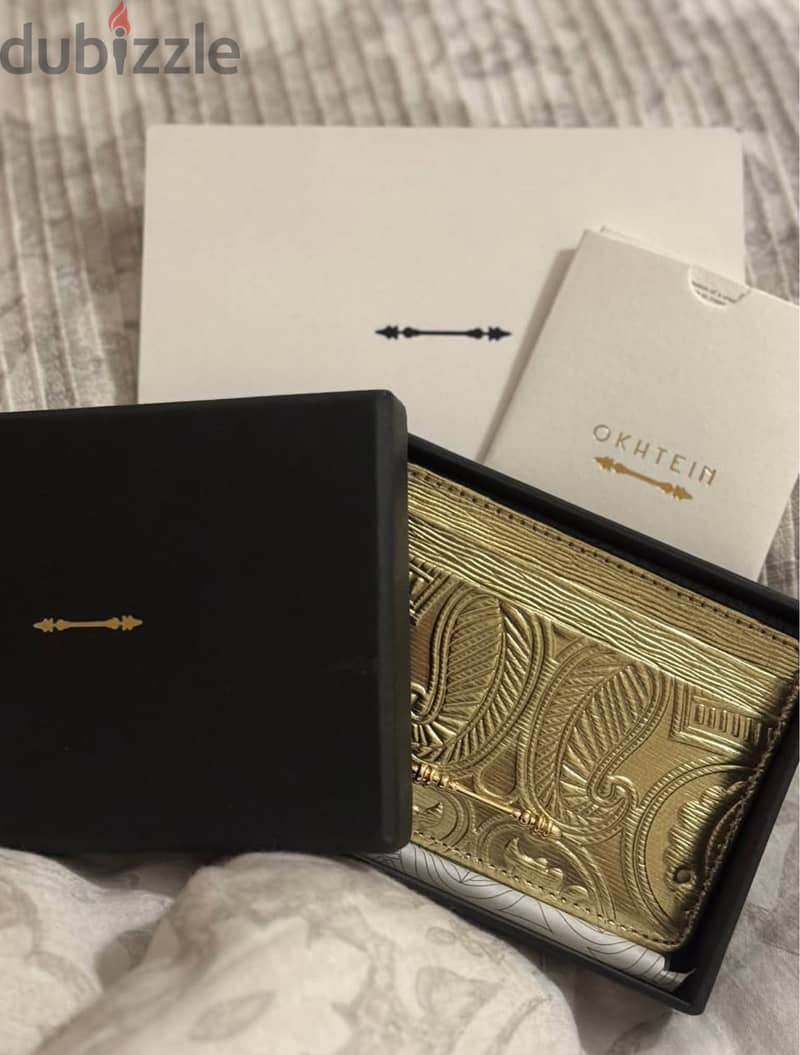 Okhtein card holder 1