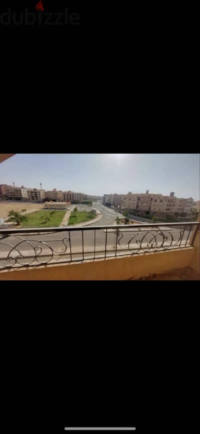 شقه جانبي خلفي للبيع بحي الاشجار بمدينه الشروق  مساحتها ١٦٥ متر
