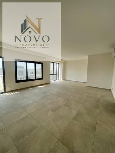 Elegant 3BR Apartment in Eastown | Nanny Room | Fully Equipped