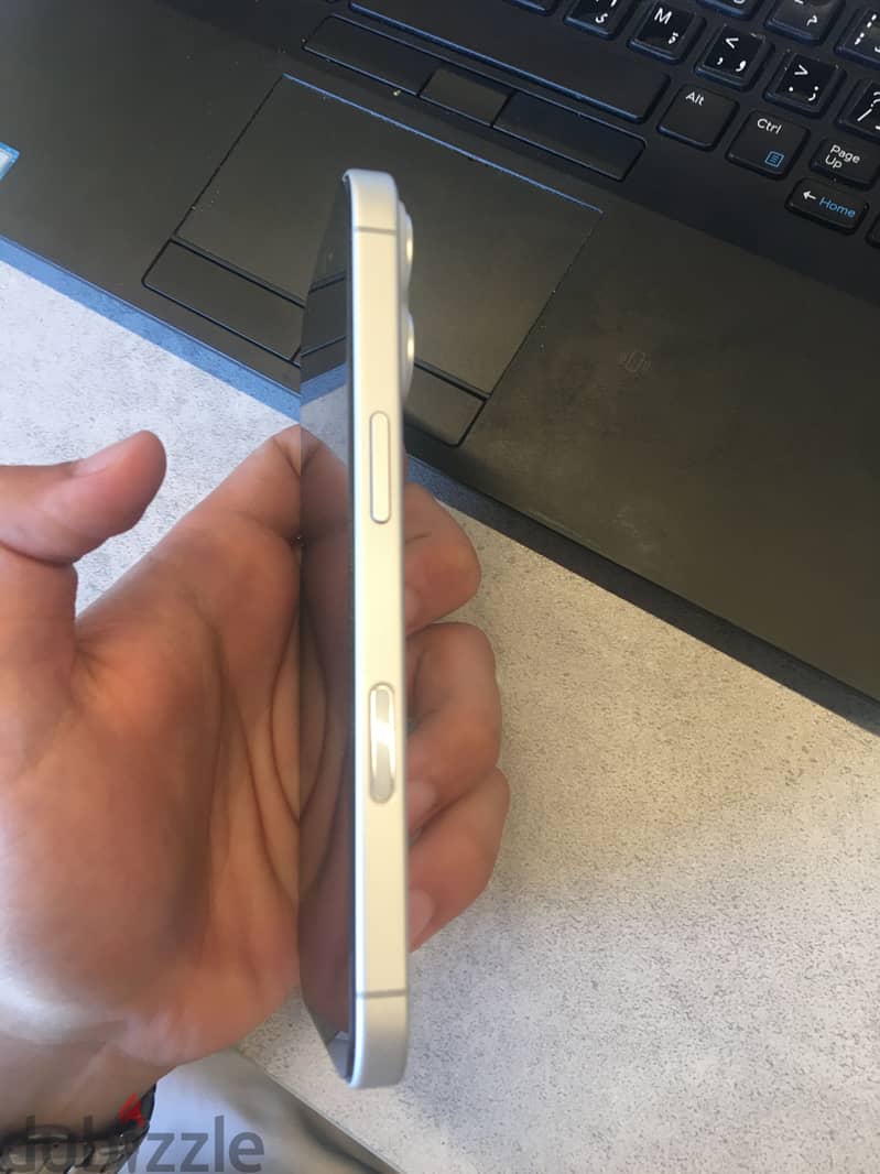 Apple - iPhone 17 4