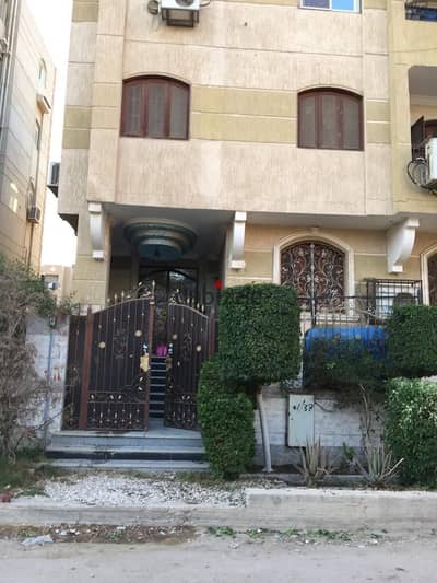 عماره للبيع  ٣٠٠ متر بحي النرجس بدروم وارضي و٣ ادوار  س لوكس ١٢ مليون