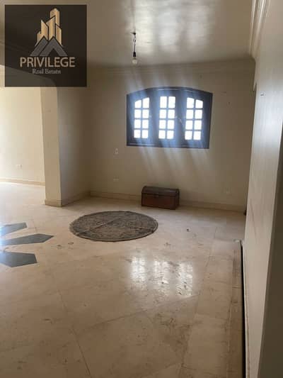 شقة سكنية للإيجار في شارع 269 المعادي دور أرضي 175م غرفتين وإمكانية غلق غرفة ثالثة وريسبشن 4 قطع و2 حمام