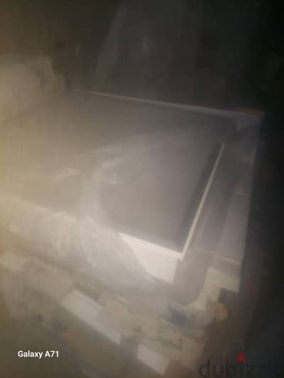 يوجد 20 كشاف جداد لا يستخدمه مقاسه 60 × 60 متجهز بين كل حاجه واقف