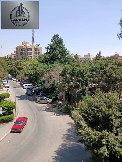 For rent, an ultra-super-lux apartment with kitchen in Sarayat Maadi, side street from the club street behind Maadi Club and the yacht. A distinctive and upscale location on a main street next to all services and transport.
