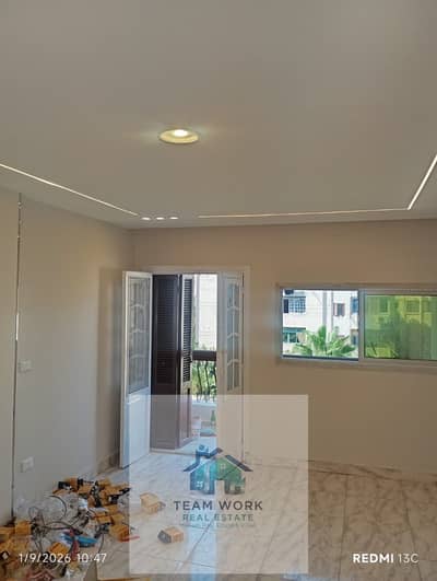 للبيع واجهة بحرية وتواجد حيوي. . شقة 97م سوبر لوكس بـ "الحي الأول For sale: Seafront apartment in a prime location. . . 97 sq m super deluxe apartment in