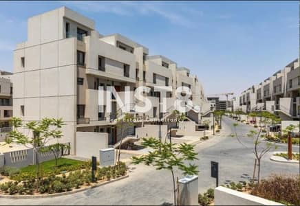Town House 220m for Sale in a Very Prime Location