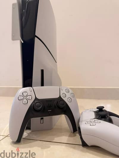 Ps5slim disc latest edition +2 controllers
