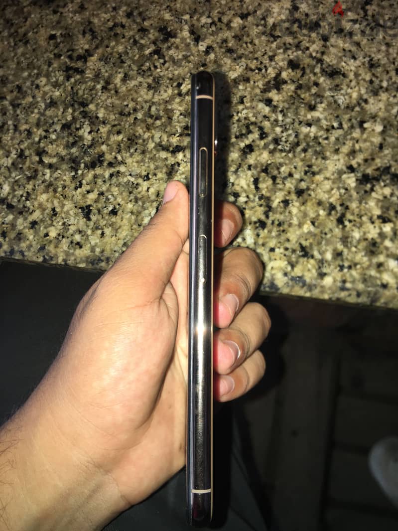 Apple - iPhone XS Max 4