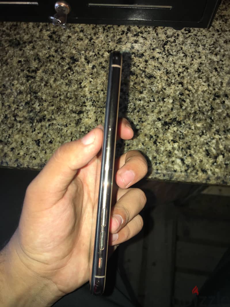 Apple - iPhone XS Max 7