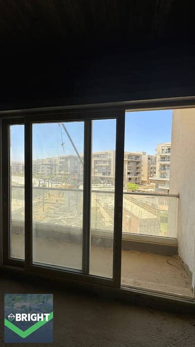  I-Villa Garden Corner | 335 SQM | 15.15M  A corner I-Villa Garden in the Lagoon Phase at Mountain View iCity , with a spacious private garden . .