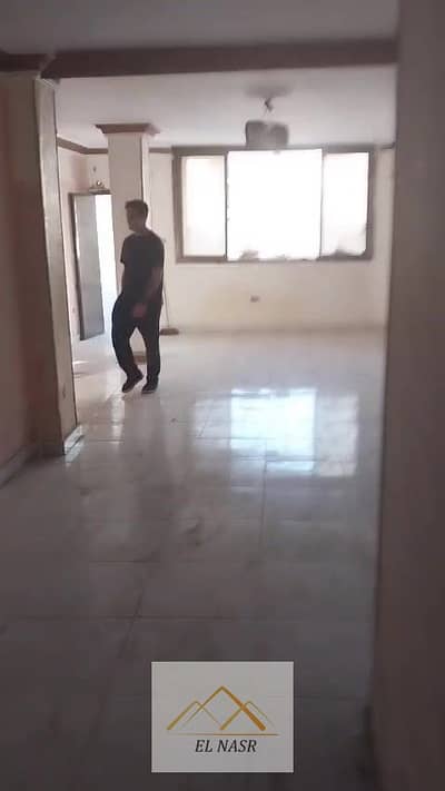 مقر اداري 220م للايجار  بمكرم عبيد بمدينة نصرخلف السلاب وقرب حديقة الطفل بالمربع الذهبي بين مكرم عبيد وعباس العقاد