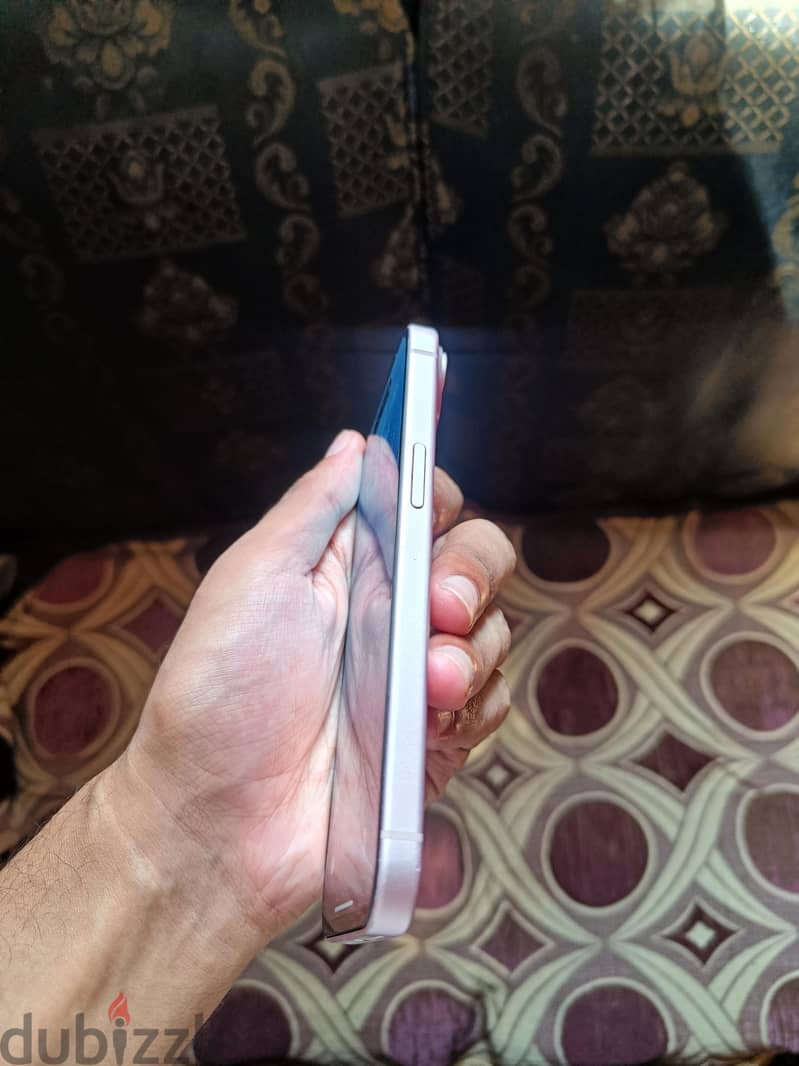 آبل - آيفون 15 4