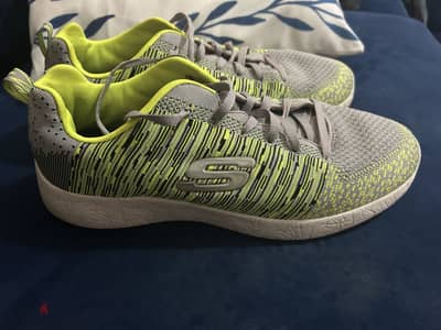 سكتشرس رياضي مقاس ٤٥ skechers