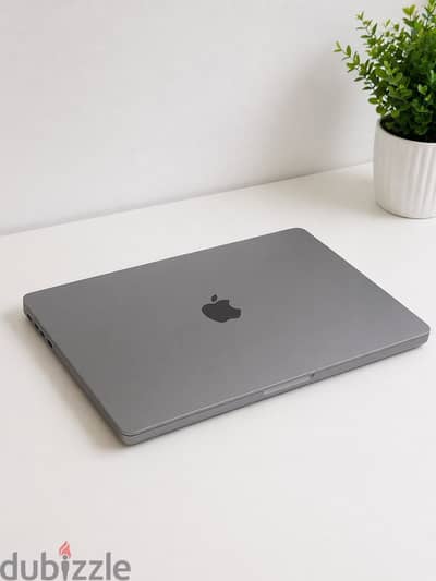 Macbook pro m1 pro 16/512 94% battery