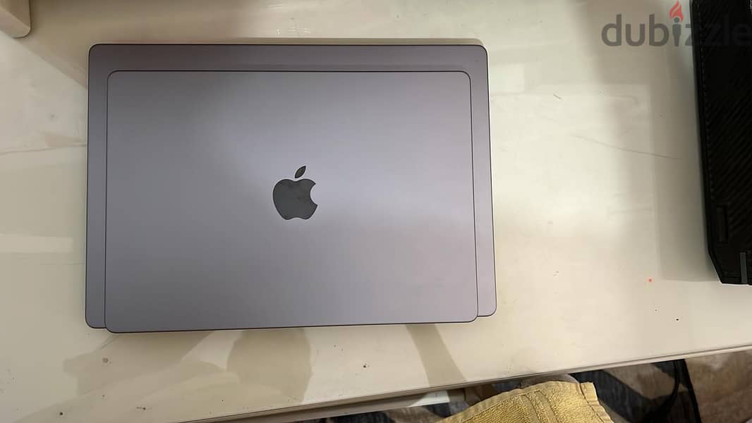 Macbook pro m1 pro 16/512 94% battery 5