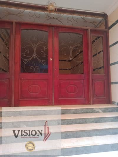 امتللك شقه 216-متر - من المالك  مباشره واستلام فورى بمقدم 50% فقط بالقرب بمدينه الشروق و بالقرب من مدينتى