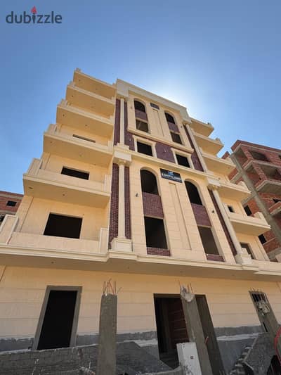  أرضي مرتفع 175م + جاردن 125م | بحري على Green Area | الحي التاسع