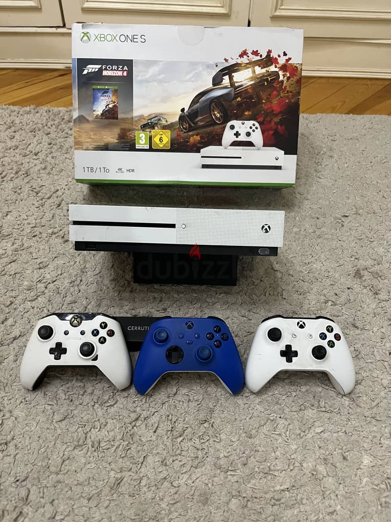 Xbox One S Bundle – 3 Controllers + 5 Games 2