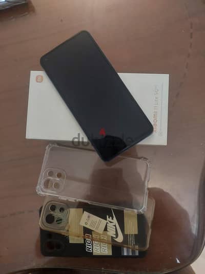 Xiaomi 11 Lite 5g NE (256/8gb) في حاله زيرو