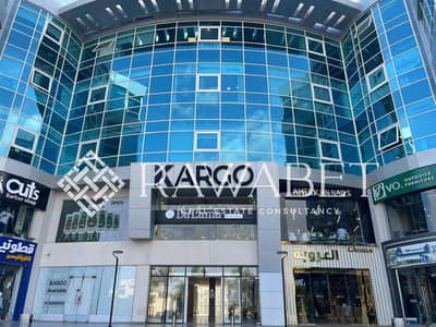 محل للبيع في Kargo Mall – شارع الشباب  المساحة: 87 متر  محل للبيع بموقع متميز جدًا داخل Kargo Mall على شارع الشباب، في واحدة من أهم المناطق الحيوية با