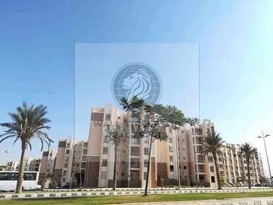 استوديو 60م للبيع بالتقسيط في B7 استلام فوري بمقدم 2 مليون 600 الف فقط بموقع مميز امام النادي مباشره