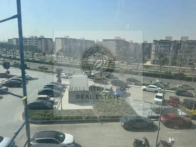 مكتب للبيع متشطب ومتأجر للبيع استلام فوري في مول الايست هاب بمدينتي East hub