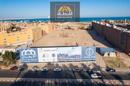 شقة للبيع غرفتين داخل كمبوند جراند جيت – بجوار جراند ريزورت و الممشى السياحي تشطيب فندقي بالتقسيط علي 3 سنوات بدون فوائد
