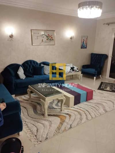شقه استلام فوري متشطبه  بالكامل في البنفسج عمارات فيو مفتوح علي شارع رئيسي