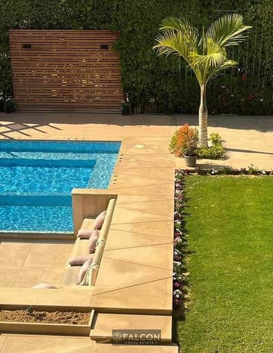 فيلا كورنر فيو مفتوح جاهزه للاستلام والمعاينه بخصم 25 % للبيع فى هايد بارك بجوار مفيدا والجامعه الامريكيه على شارع التسعين مباشره Hyde park