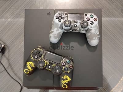 للبيع جهاز PS4 fat مستعمل (متكرك)